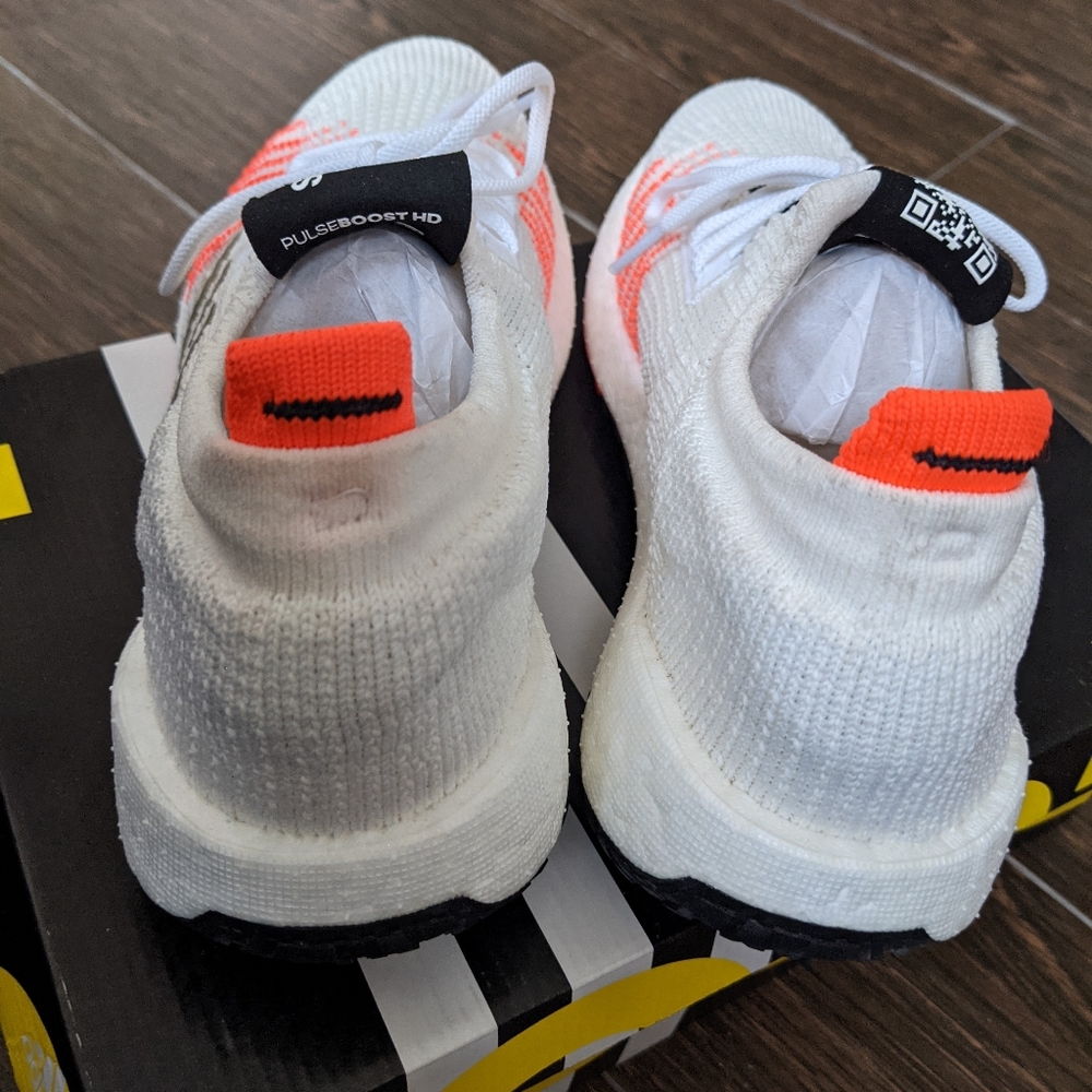 Running shoes - Picture 4 of 5